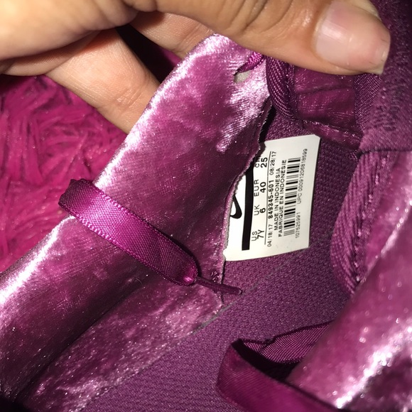 Shoes - Picture 5 of 6